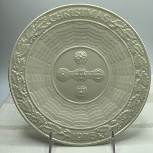 1975 Belleek Ireland Celtic Cross Christmas Collectible Plate
